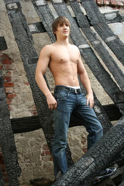 Muscled Male Model Posing Old Building — Stock Photo, Image