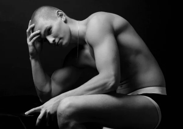 Muscled Male Model Posing Studio — Stock Photo, Image