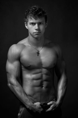 Stüdyoda fitness erkek modeli