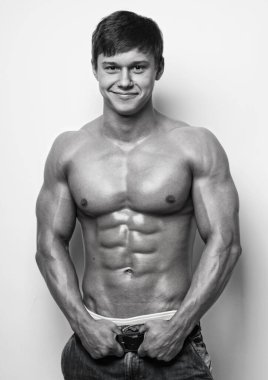 Stüdyoda fitness erkek modeli