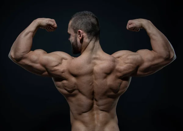 Musculado Modelo Masculino Mostrando Suas Costas — Fotografia de Stock