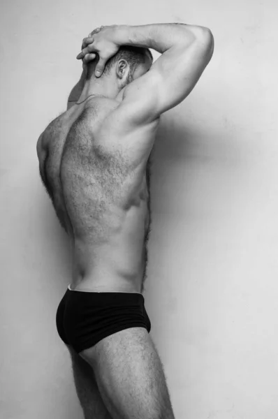 Musculoso Modelo Masculino Mostrando Espalda —  Fotos de Stock