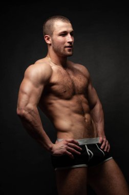 Stüdyoda fitness erkek modeli