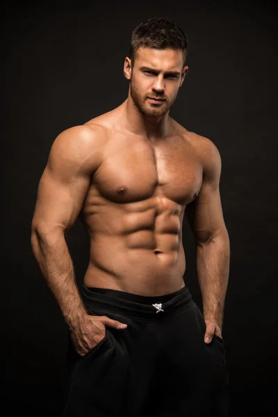 Knappe fit mannelijk model — Stockfoto