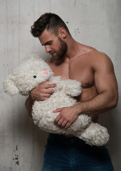 Modèle avec ours en peluche — Photo