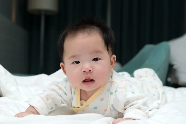 Ázsiai baby mosolyogva — Stock Fotó