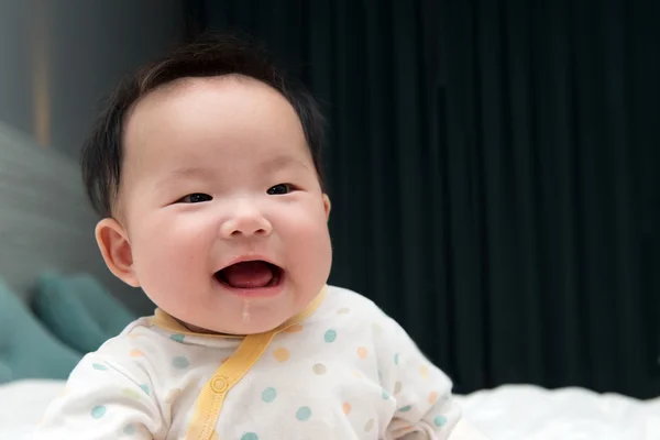 Smiling Asian baby — Stock Photo, Image