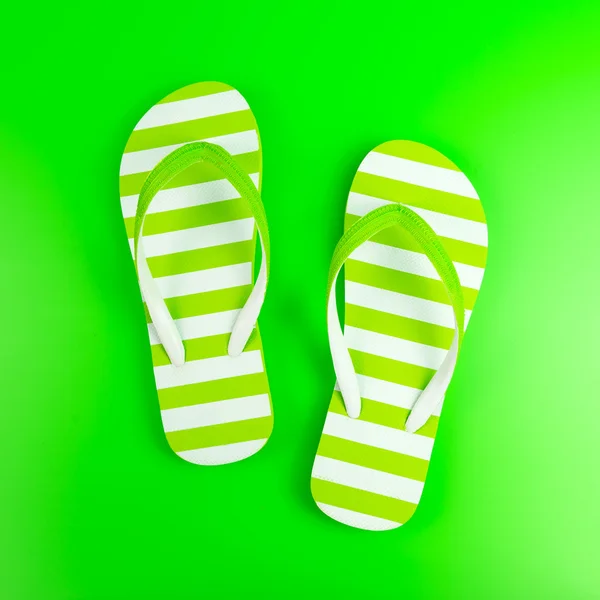 Groene gestreepte sandaal — Stockfoto