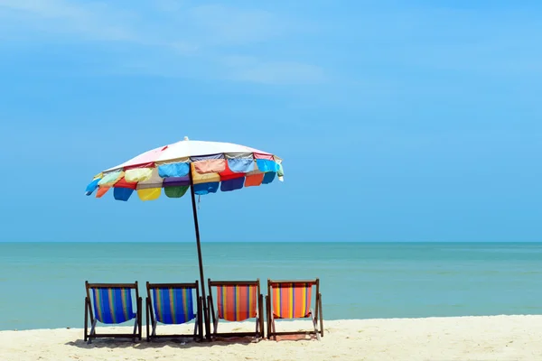 Zomer strand met kokos en sandaal — Stockfoto