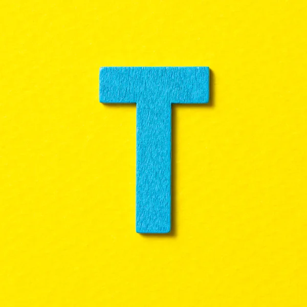 Houten alfabet T in hoofdletter — Stockfoto