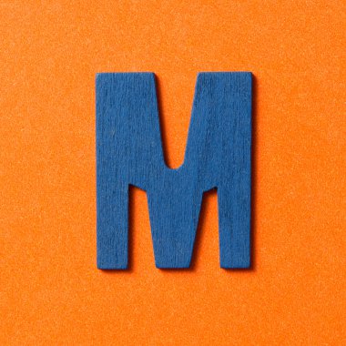 Ahşap alfabesinde M büyük harf
