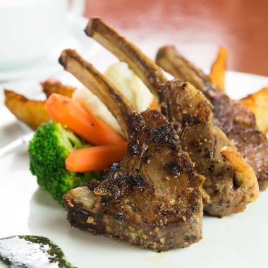 Kuzu pirzolası yakın çekim