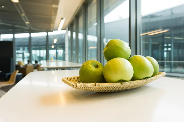 Apple in lounge of cafetaria — Stockfoto