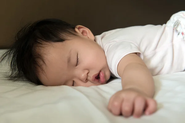 Asiatico bambino dormire — Foto Stock