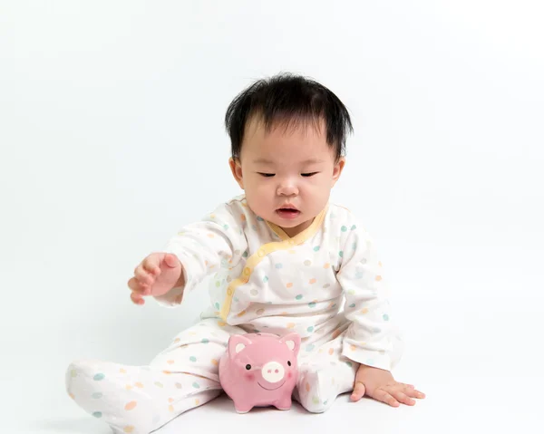 Asian baby with piggy bank — Stock Photo, Image