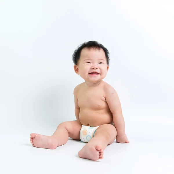 Asiatisches Baby sitzt auf — Stockfoto