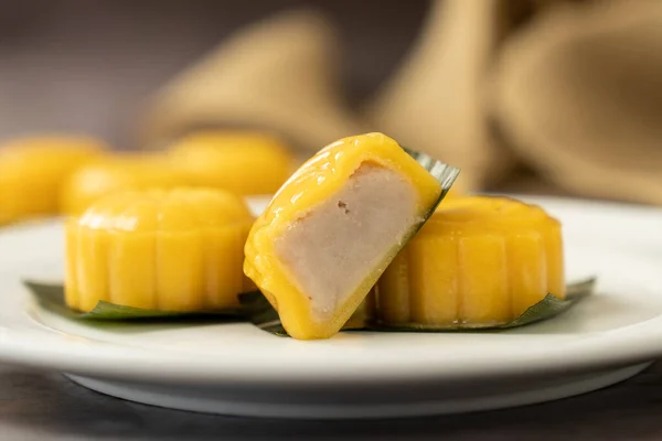 Kueh batata doce com recheio de taro — Fotografia de Stock