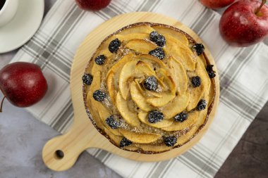 Üzümlü elmalı tarçınlı kek.