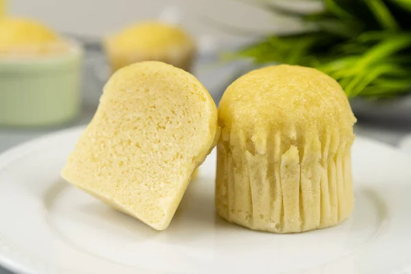 Muffins de leite de esponja cozidos no vapor — Fotografia de Stock