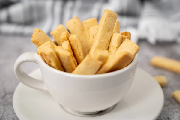 Parmesan peynirli kurabiye çubukları. — Stok fotoğraf