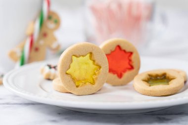 Noel tereyağlı cam pencere kurabiyeleri