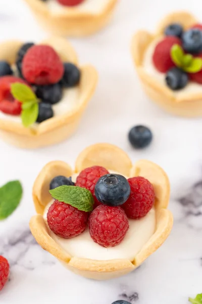 Mini fruit cream cheese tart — Stock Photo, Image