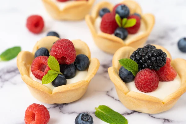 Mini crostata di formaggio alla crema di frutta — Foto Stock