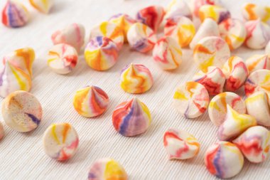 Renkli Fransız kurabiyeleri.