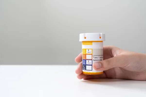 Orange piller flaska koncept för sjukvård och medicin — Stockfoto