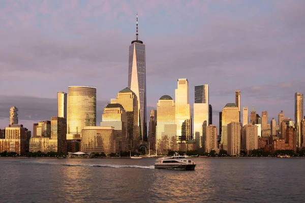 New York city lower Manhattan skyline at twilight — Stockfoto