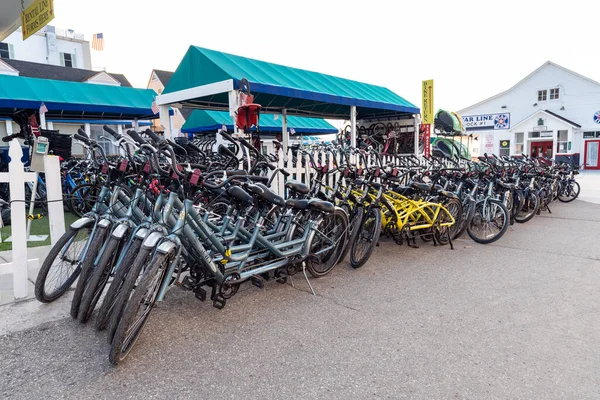 Row of bicycles for rental at the Mackinac Island, Michigan, Stany Zjednoczone — Zdjęcie stockowe