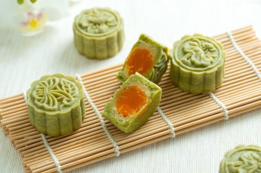 Geleneksel Çin kibrit yeşil çay ay çöreği.