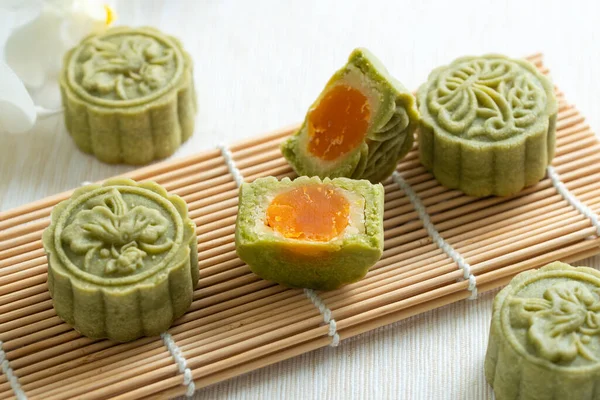 Tradiční čínský matcha zelený čaj mooncake — Stock fotografie