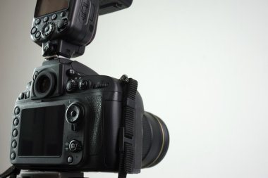 DSLR fotoğraf makinesi ile harici flaş