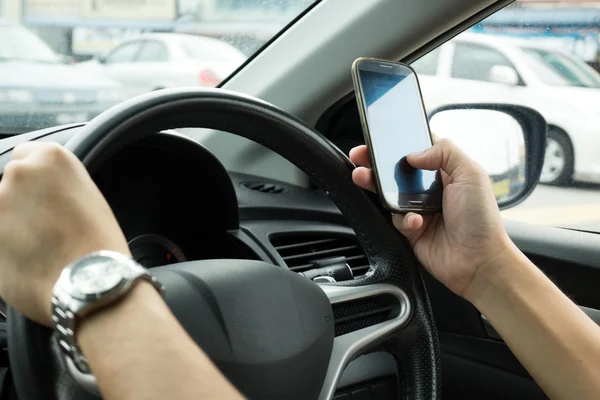 Texting durante a condução — Fotografia de Stock