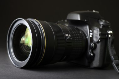 dijital SLR fotoğraf makinesi