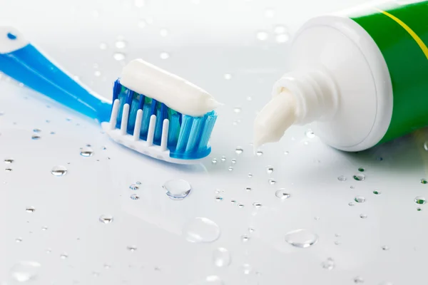Οδοντόβουρτσα και οδοντόπαστα — Φωτογραφία Αρχείου