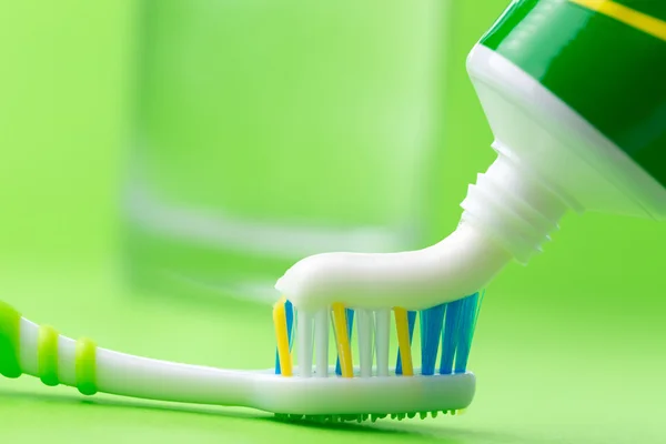 Escova de dentes e pasta de dentes Imagem De Stock