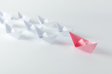 Liderlik origami tekne kullanarak kavramsal