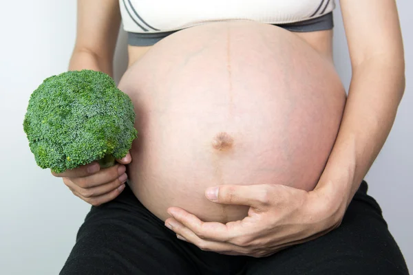 怀孕的西兰花 — 图库照片
