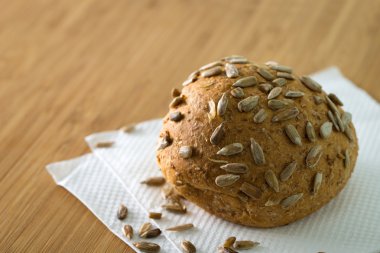 Sağlıklı ayçiçeği tohumu ekmek