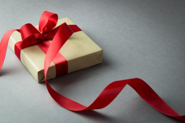 Rustik hediye kutu kırmızı kurdele ile