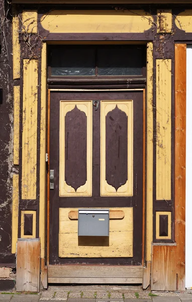 Pintu tua sebuah bangunan abad pertengahan di Hameln, Jerman . — Stok Foto