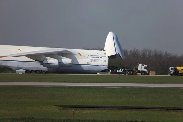 Грузовой самолет Ан-124 — стоковое фото