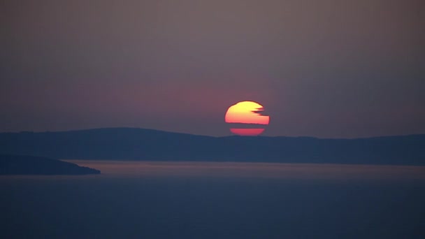 Denizin üzerinde gün batımı — Stok video