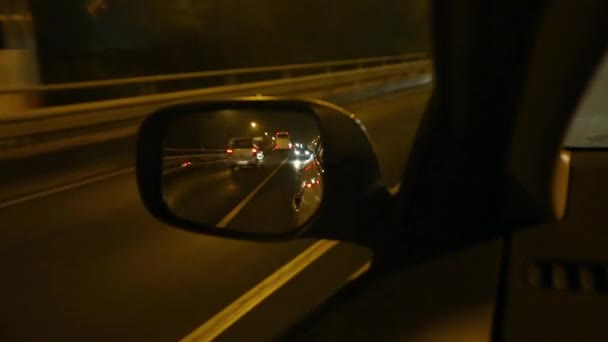 Conducir un coche por la noche — Vídeo de stock