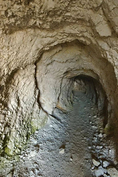 Каменный тоннель — стоковое фото