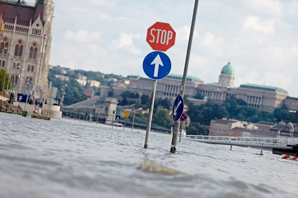 Flooded street in Budapest — Stock Photo, Image