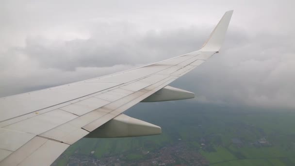 Volando en un avión — Vídeo de stock