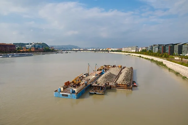 Barges avec matériau de construction — Photo